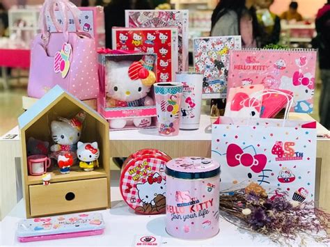 三麗鷗碧潭寫生趣|13米高Hello Kitty超吸睛！ 「三麗鷗」家族明星攜手登。